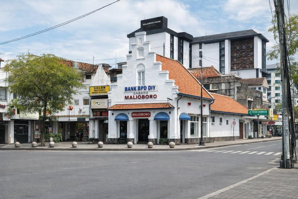 BENTUK MENGIKUTI FUNGSI -  Arsitektur Hollandse Trapgevelhuis di Malioboro